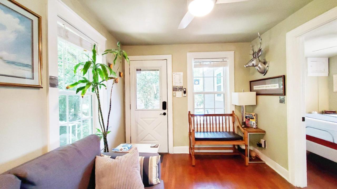 Ut Moody Center Downtown Eco Pecan Tree House Free Wifi Parking Quiet Office オースティン エクステリア 写真